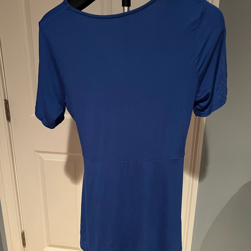 Short sleeve blue v-neck, size XL - Picture 3 of 5